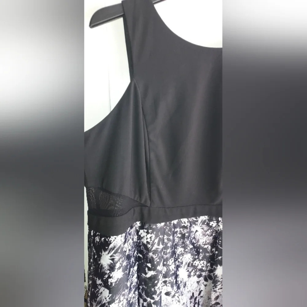 XSCAPE printed satin ball gown with illusion sides - Picture 7 of 14